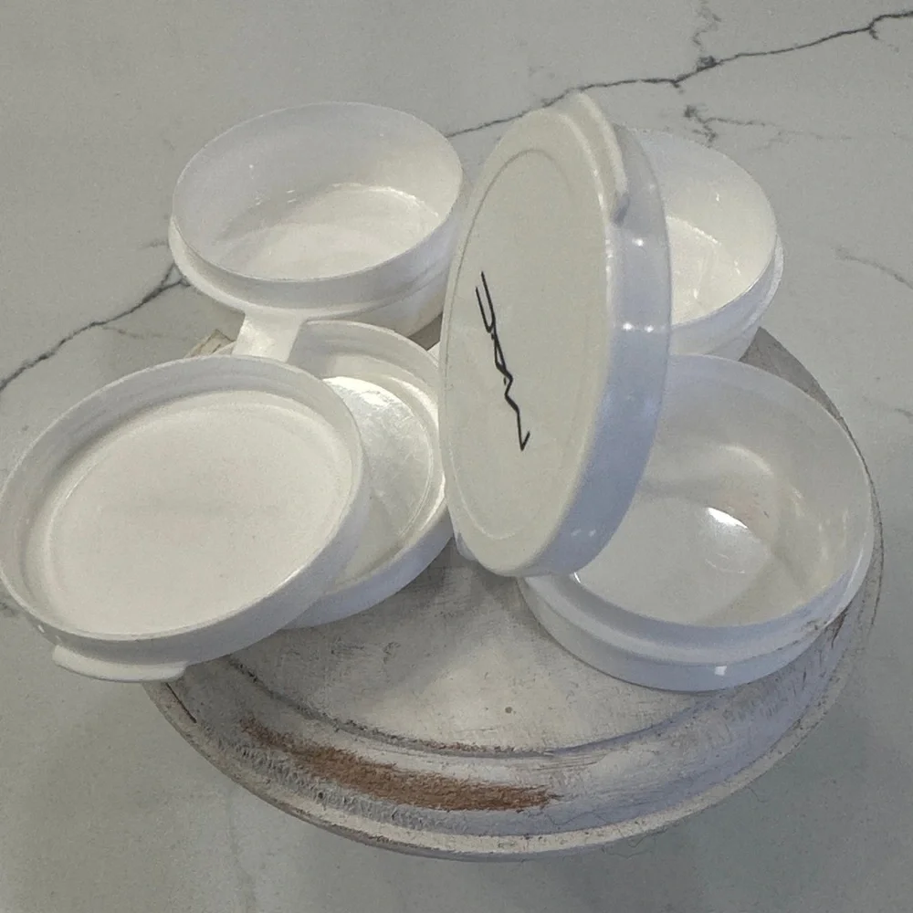 Vintage MAC White Refillable Compact Pods Set - Picture 5 of 7
